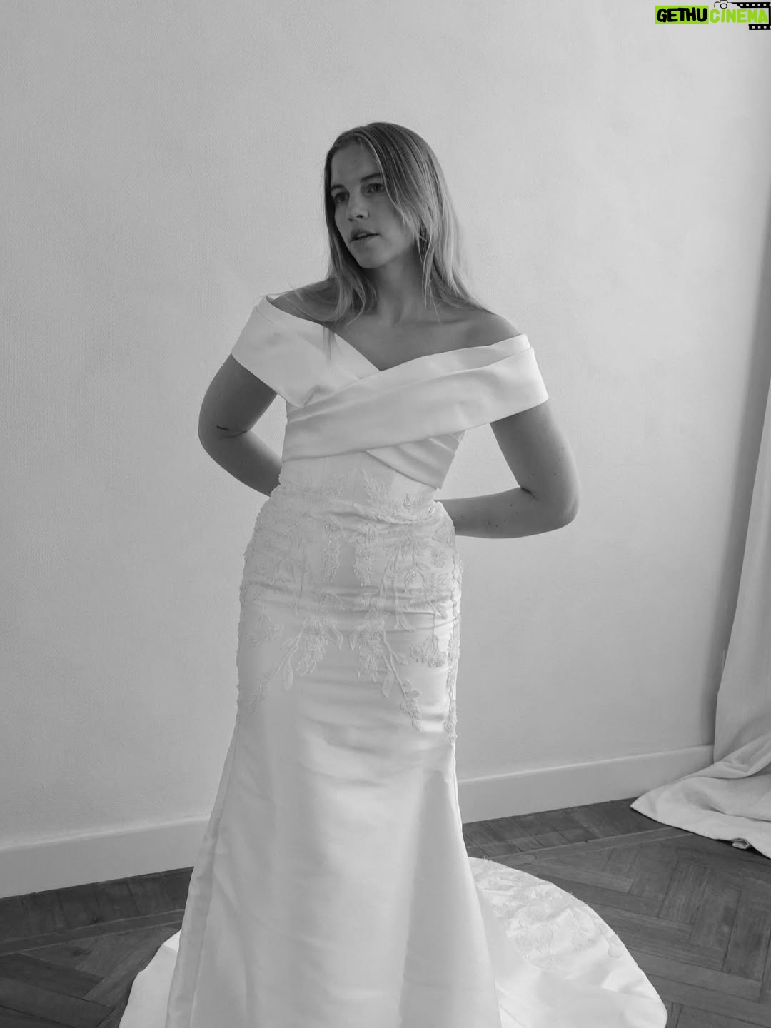 Bab Buelens - 8.7K Likes - perks of having a best friend with a preloved bridal shop 👰‍♀️ (@vincentbanic hint hint we have to start planning our ceremony)
