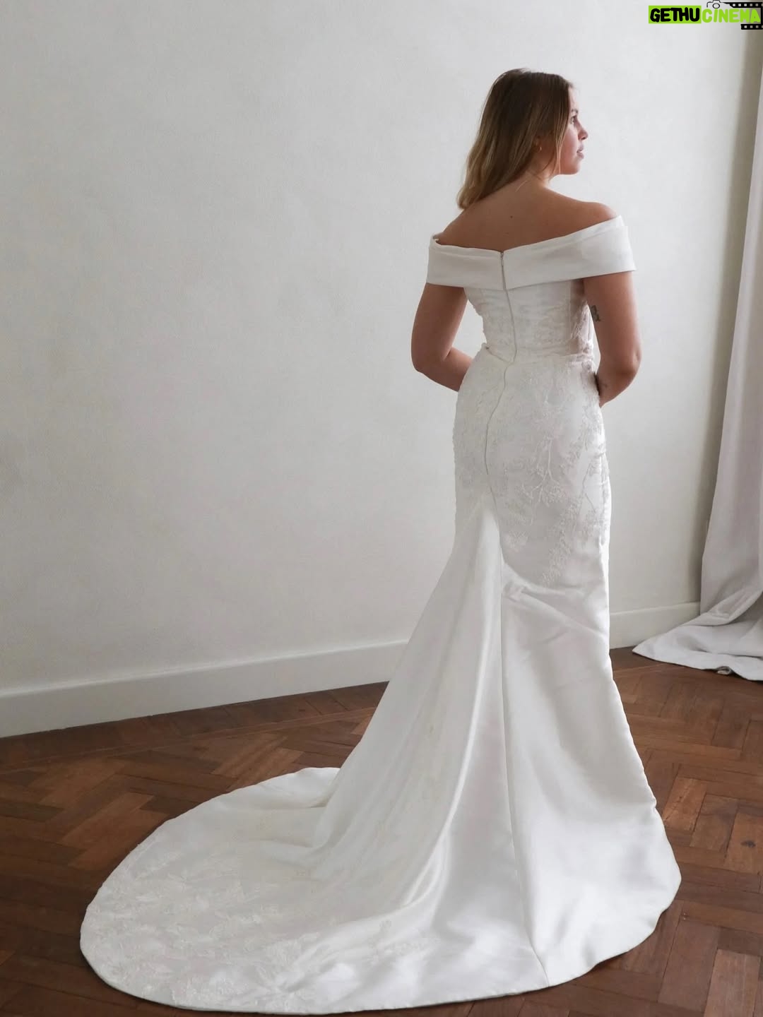 Bab Buelens - 8.7K Likes - perks of having a best friend with a preloved bridal shop 👰‍♀️ (@vincentbanic hint hint we have to start planning our ceremony)