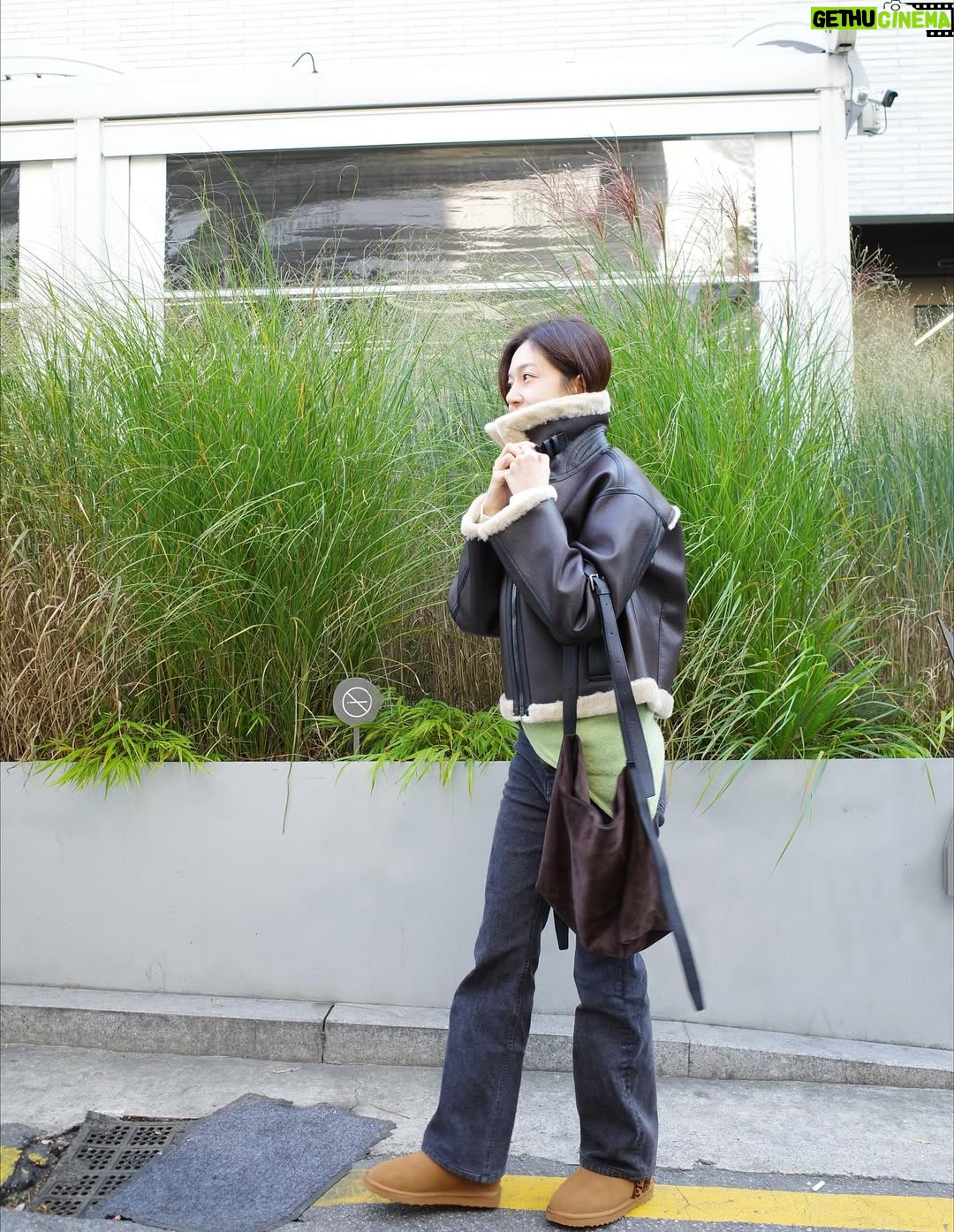 Baek Jin-hee - 9.2K Likes - 어느새 겨울❄️
더 추워지기 전에 나들이!!
다들 겨울 준비 잘하고 있죠💙

#가을코디#하루기록#서울카페