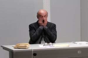 Bárbara Branco Instagram - Um gabinete de um professor universitário. Uma estudante que falha e quer compreender. Um professor demasiado ocupado consigo próprio. Um diálogo que tem dificuldade em estabelecer-se, esbarrando na improbabilidade da comunicação.
O exercício da linguagem como poder.

Estreia amanhã OLEANNA, de David Mamet. Com encenação de Carlos Pimenta e interpretação de Bárbara Branco e João Pedro Vaz. Vamos?

OLEANNA
de David Mamet
Encenação Carlos Pimenta
6 a 21 dezembro
quarta a sábado às 19h30 e domingo às 16h na sala Mário Viegas
M/12
€12 (com descontos) | (Abrangido pelo Passe Cultura - disponível apenas na bilheteira do Teatro)

Sessões com Audiodescrição
12 e 14 dezembro
sexta, 19h30; domingo, 16h

📷 ©EGEAC – Teatro São Luiz, Pedro Rosário Nunes
#saoluizteatromunicipal #teatro #oleanna #davidmamet #carlospimenta #bárbarabranco #joãopedrovaz #teatrosaoluiz #lisboacultura