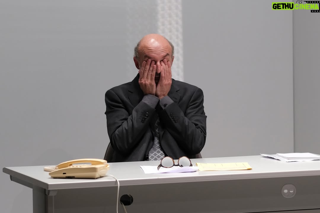 Bárbara Branco - 0.9K Likes - Um gabinete de um professor universitário. Uma estudante que falha e quer compreender. Um professor demasiado ocupado consigo próprio. Um diálogo que tem dificuldade em estabelecer-se, esbarrando na improbabilidade da comunicação.
O exercício da linguagem como poder.

Estreia amanhã OLEANNA, de David Mamet. Com encenação de Carlos Pimenta e interpretação de Bárbara Branco e João Pedro Vaz. Vamos?

OLEANNA
de David Mamet
Encenação Carlos Pimenta
6 a 21 dezembro
quarta a sábado às 19h30 e domingo às 16h na sala Mário Viegas
M/12
€12 (com descontos) | (Abrangido pelo Passe Cultura - disponível apenas na bilheteira do Teatro)

Sessões com Audiodescrição
12 e 14 dezembro
sexta, 19h30; domingo, 16h

📷 ©EGEAC – Teatro São Luiz, Pedro Rosário Nunes
#saoluizteatromunicipal #teatro #oleanna #davidmamet #carlospimenta #bárbarabranco #joãopedrovaz #teatrosaoluiz #lisboacultura