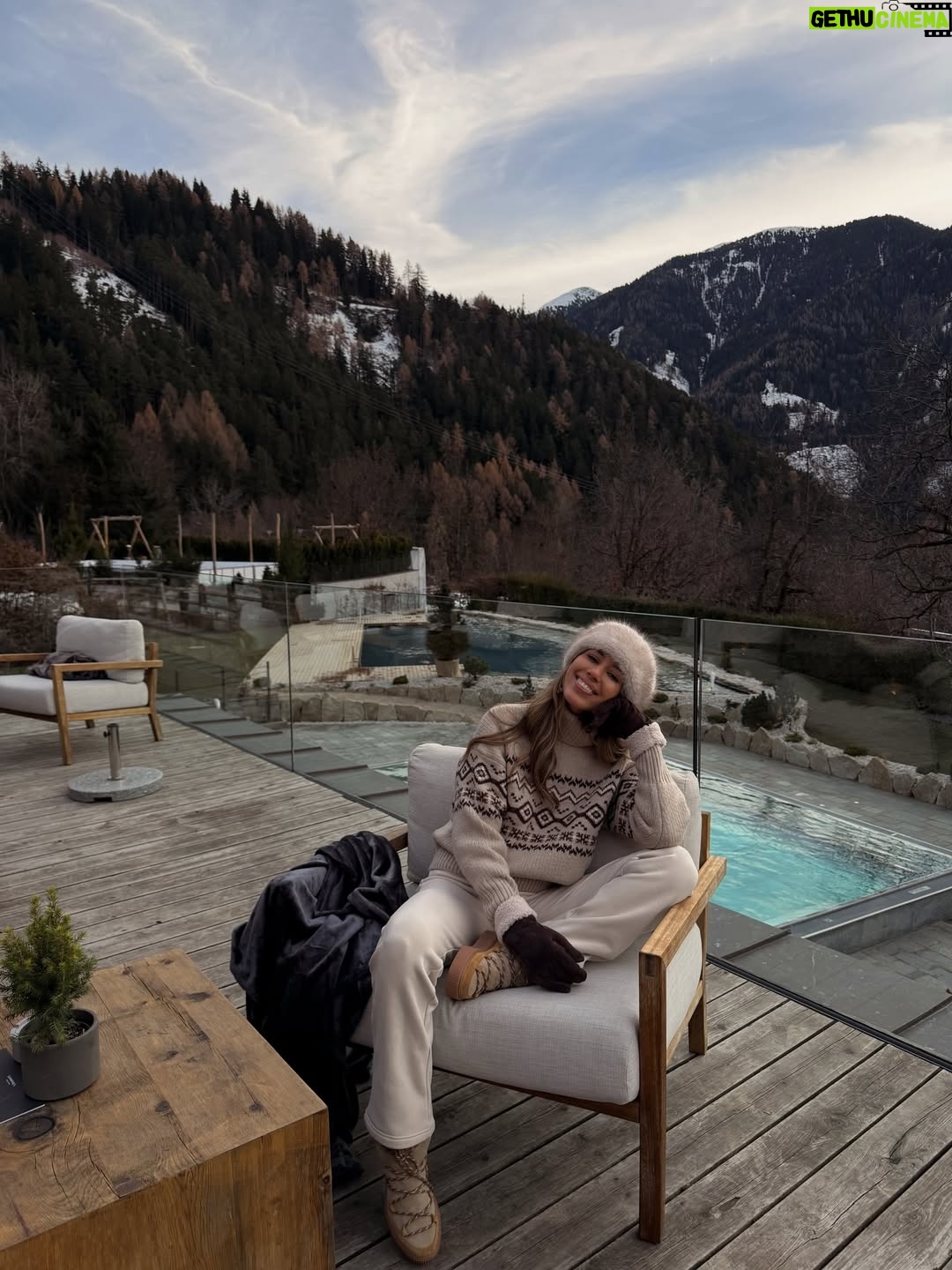 Bárbara Corby - 9.9K Likes - Just a perfect winter day in this dreamy place ❄️ @sonnwies_familyresort #dolomites