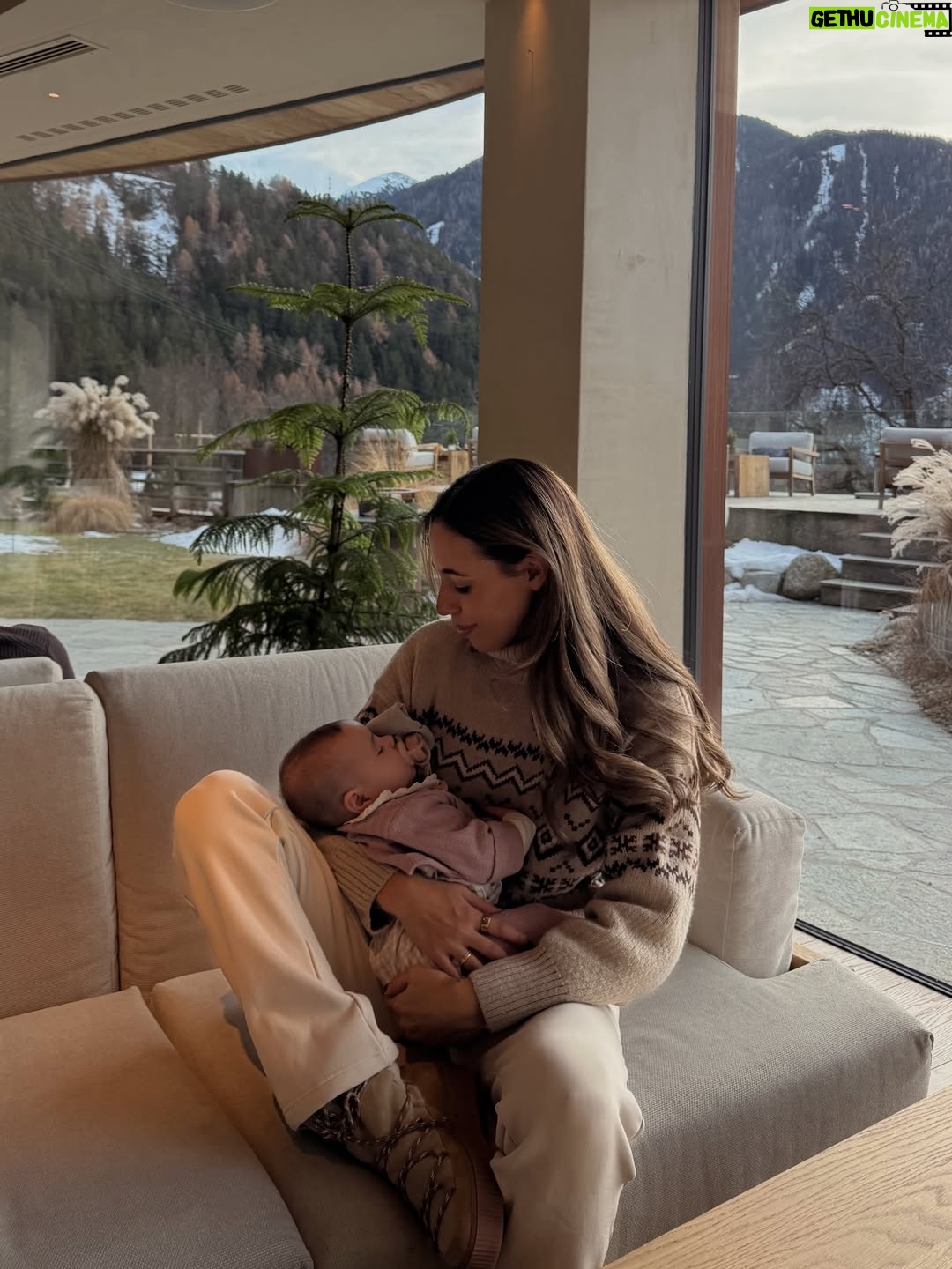 Bárbara Corby - 9.9K Likes - Just a perfect winter day in this dreamy place ❄️ @sonnwies_familyresort #dolomites