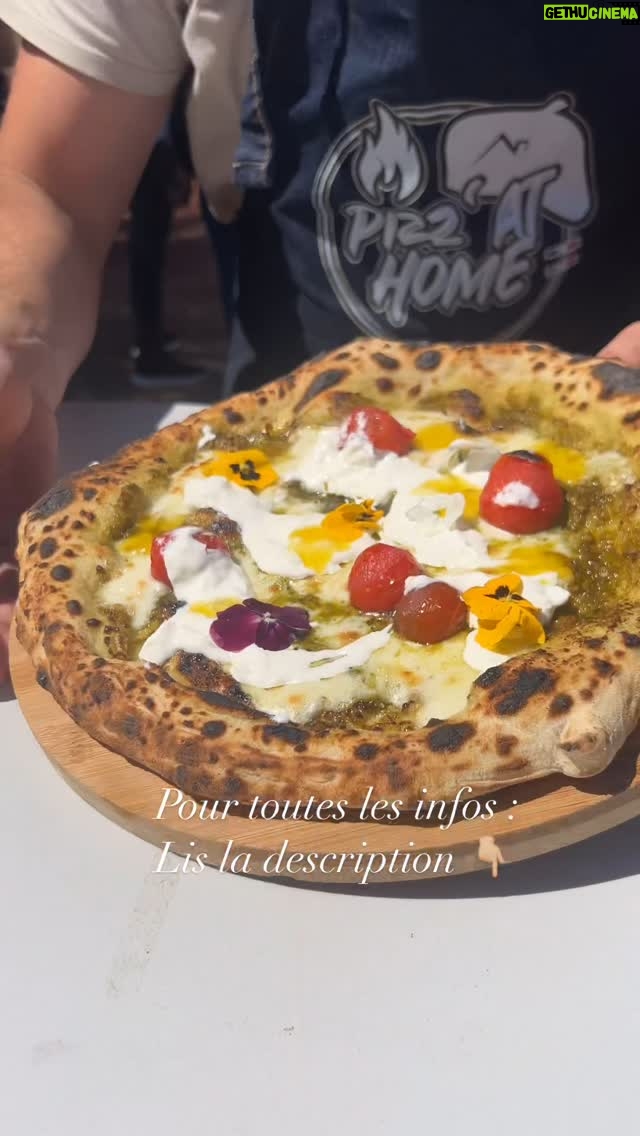 Barbara Lune - 270 Likes - Je te recommande @pizz_at_home pour tous tes événements !
Que ce soit un anniversaire, un mariage, un baptême,
un afterwork… ou tu l’auras compris : une grosse fiesta !

Ils se déplacent dans tout le Var (83) à partir de 30 convives.
Ils proposent un large choix de pizzas classiques et gastronomiques.
Et en plus, ils peuvent aussi s’occuper des desserts et de l’apéritif ! 🧁🥂🍪

Tous leurs produits sont locaux, italiens, ou même cultivés par leur propre famille :
la maman produit le miel 🍯 et l’oncle l’huile d’olive 🫒.

J’ai adoré et tous mes invités étaient enchantés !

N’hésite pas à les contacter !

#pizzaparty #pizza #pizzatime #pizzalover #petanque
#event #events #eventplanners #privateevents