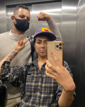 Bé Hà Nguyen Instagram - Dlouho jsem přemýšlela, jestli tento post vůbec sdílet. Přeci jen jsem v online prostoru přes 11 let, ale s rostoucím věkem není pro mě nic ryzejšího než soukromí. Jakmile jednou dáte nahlédnout do svého vztahu, sdílíte ho nejen s rodinou a přáteli, ale i s obrovskou online komunitou.

Myslím, že poslední měsíce naší společné neaktivity byly napovídající, ale pro ukončení nekonečného kolečka dotazů chci oznámit, že jsme s Fláviem po skoro šesti letech ukončili náš vztah. Byl plný lásky, přátelství a vzájemného porozumění. Nyní už jdeme každý svou cestou.

Děkuju všem, kteří nám fandili. A vztahům na dálku nevzdávejte – pořád můžou fungovat. 🤍

Tímto veřejně uzavírám tuto, byť moc hezkou, životní kapitolu. Prosím o respekt našeho soukromí.

S láskou,
Be Ha