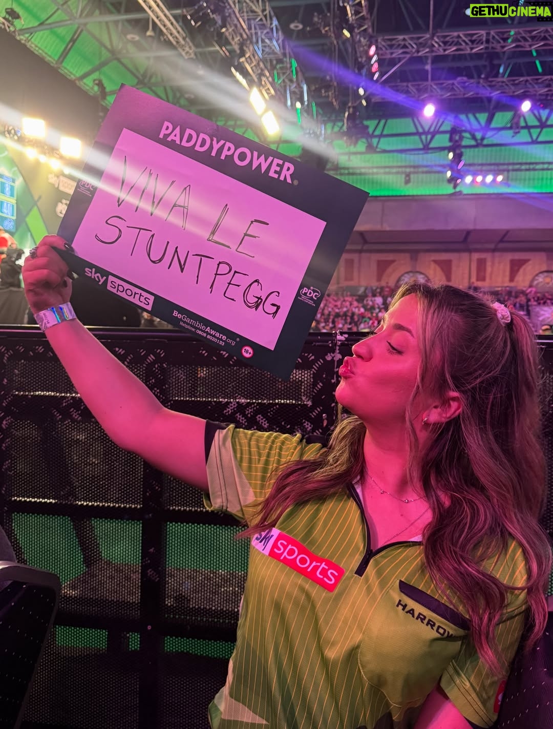 Becky James - 59.4K Likes - tarts at the darts !! 🎯

thank you so much @officialpdc @skysports