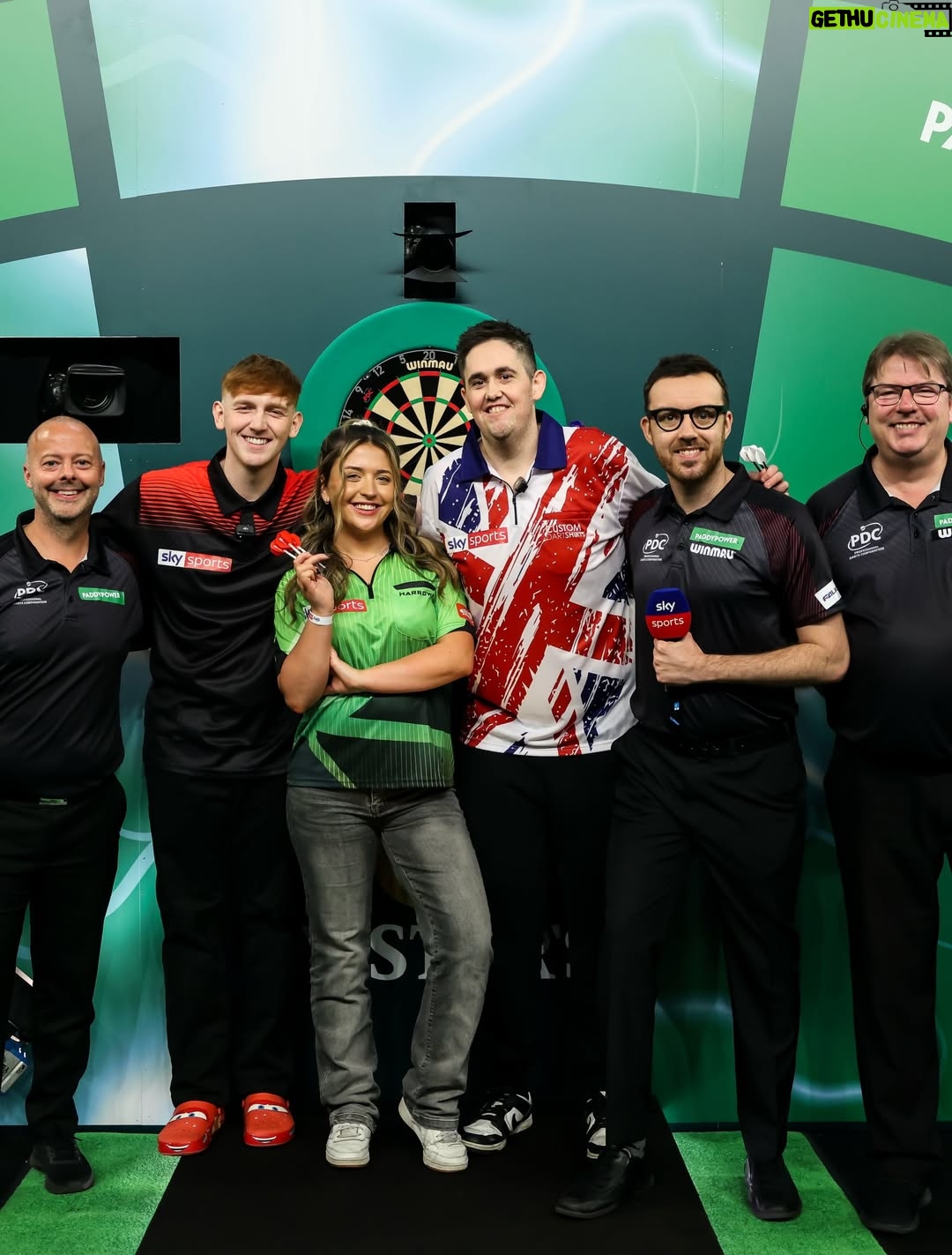 Becky James - 59.4K Likes - tarts at the darts !! 🎯

thank you so much @officialpdc @skysports