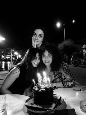 Begüm Çağla Taşkın Instagram - At least ‘til 64🌺🤍🍀🍾🥂☀️
#friendsforlife