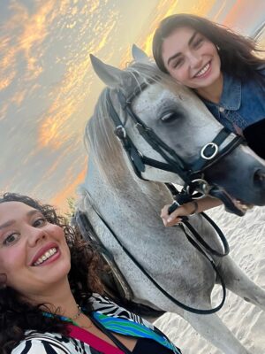 Begüm Çağla Taşkın Instagram - At least ‘til 64🌺🤍🍀🍾🥂☀️
#friendsforlife