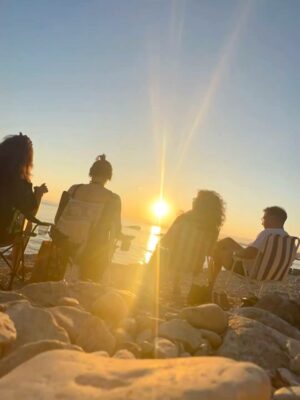 Begüm Çağla Taşkın Instagram - At least ‘til 64🌺🤍🍀🍾🥂☀️
#friendsforlife