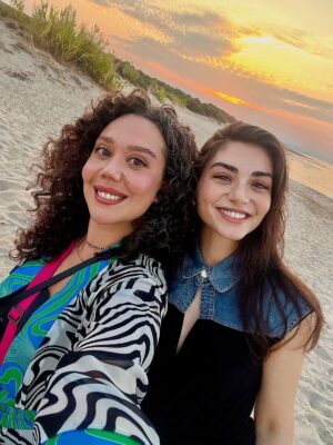 Begüm Çağla Taşkın Instagram - At least ‘til 64🌺🤍🍀🍾🥂☀️
#friendsforlife