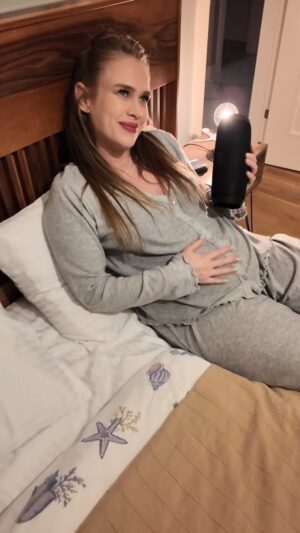 Begüm Öner Instagram - Hamilelikte 1 günüm 😇

#hamilelik 
#pregnant