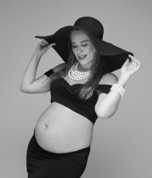 Begüm Öner Instagram - Kızımla ilk çekimimizden 🌸😌
@motherslifemagazine 

#hamilelik 
#pregnant
