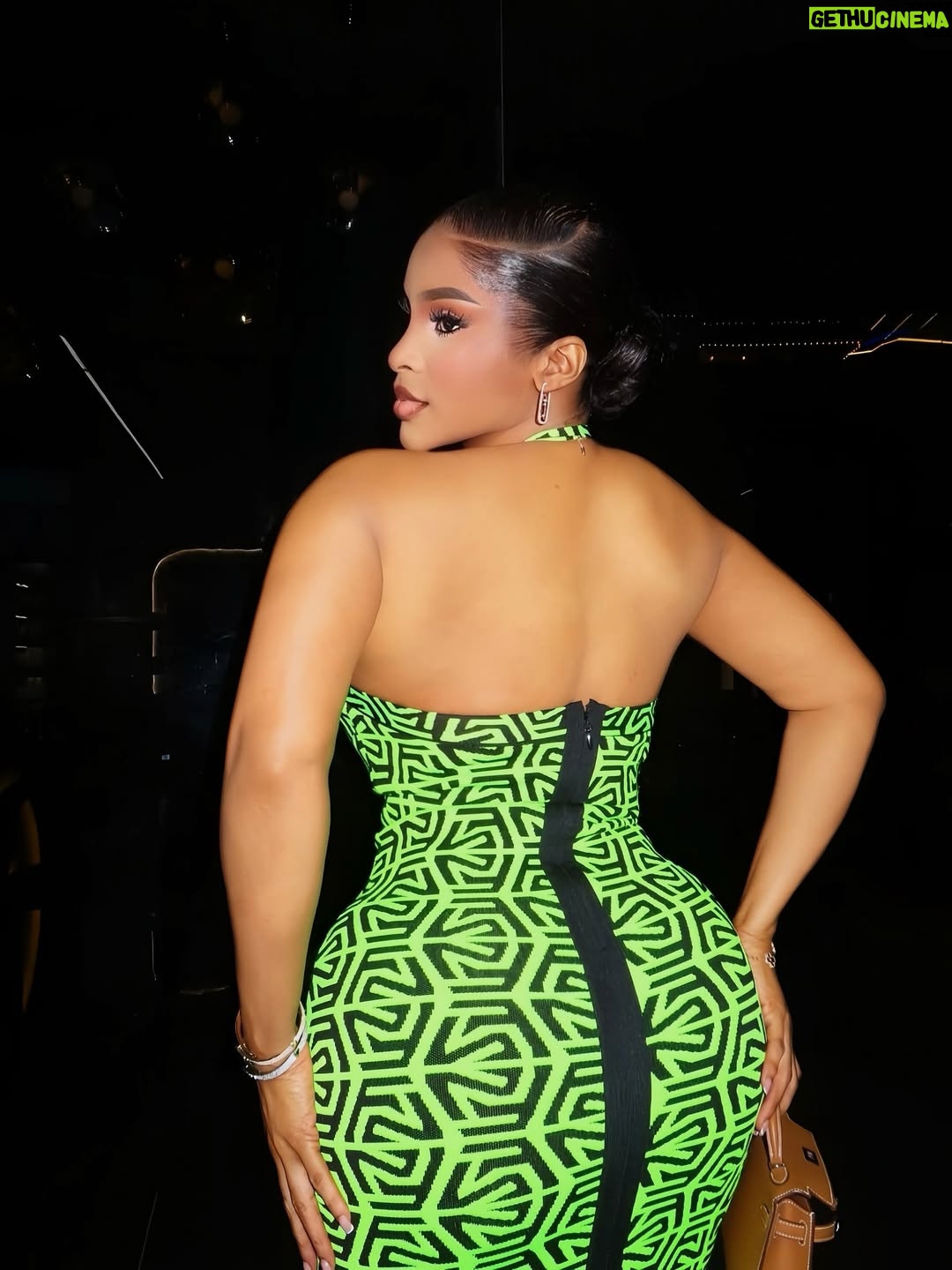 Benedicta Gafah - 37.5K Likes - Every shade of calm looks good on me 💚🖤.
.
.
