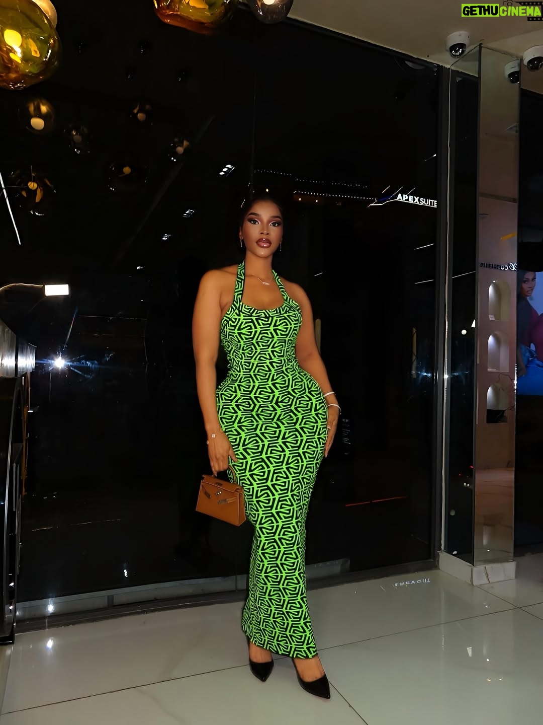 Benedicta Gafah - 37.5K Likes - Every shade of calm looks good on me 💚🖤.
.
.