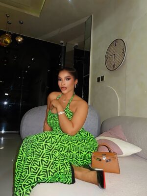Benedicta Gafah Instagram - Every shade of calm looks good on me 💚🖤.
.
.