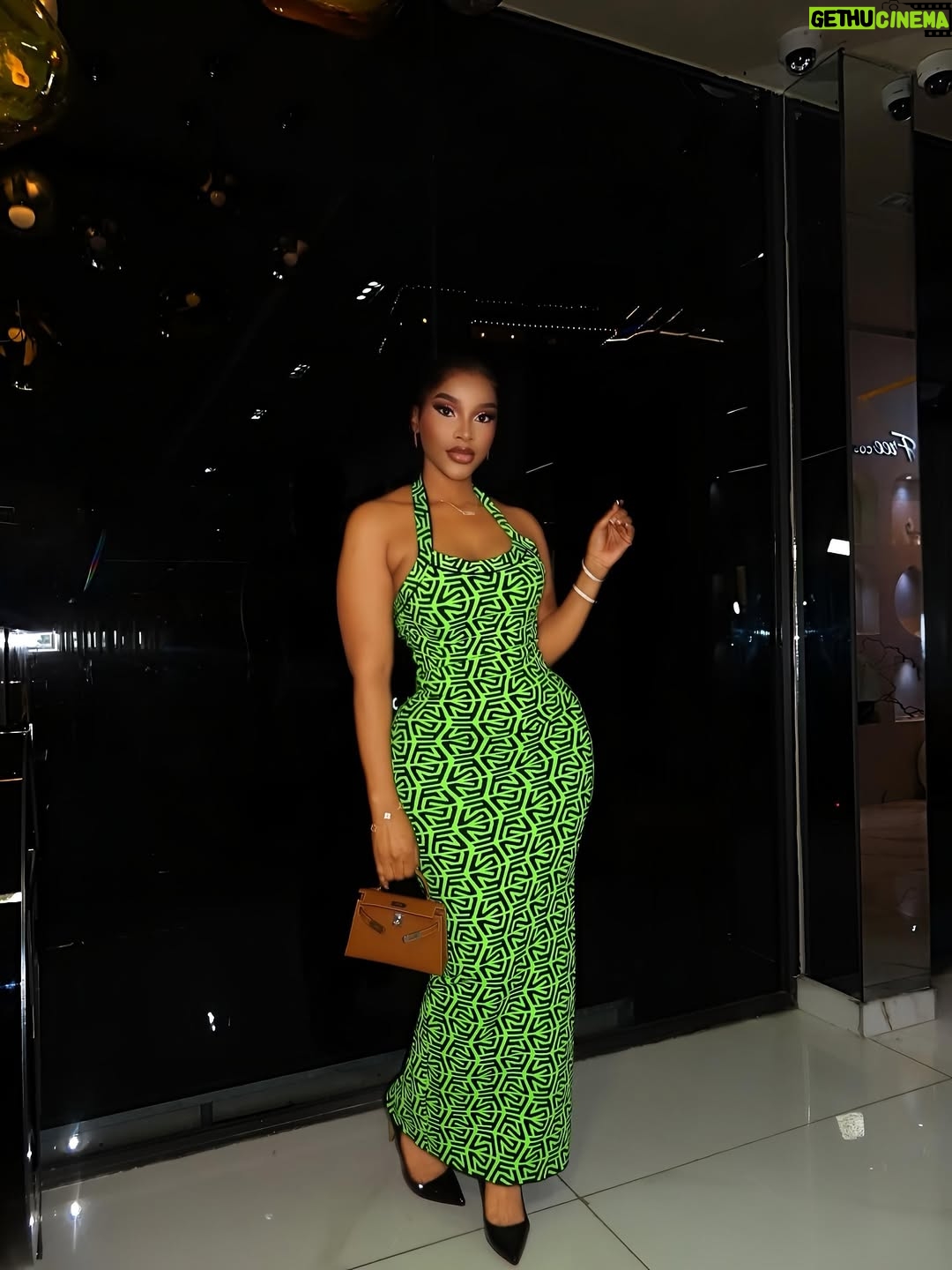 Benedicta Gafah - 37.5K Likes - Every shade of calm looks good on me 💚🖤.
.
.