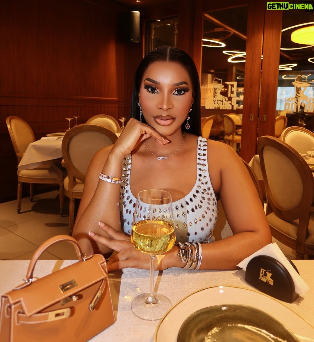 Benedicta Gafah - 39.8K Likes - Soft,magnetic,joyful,peaceful and feminine ~~~ Queen B
.
.
An afternoon well spent @elpadrino.gh 
.

📸 @jessofaccra_