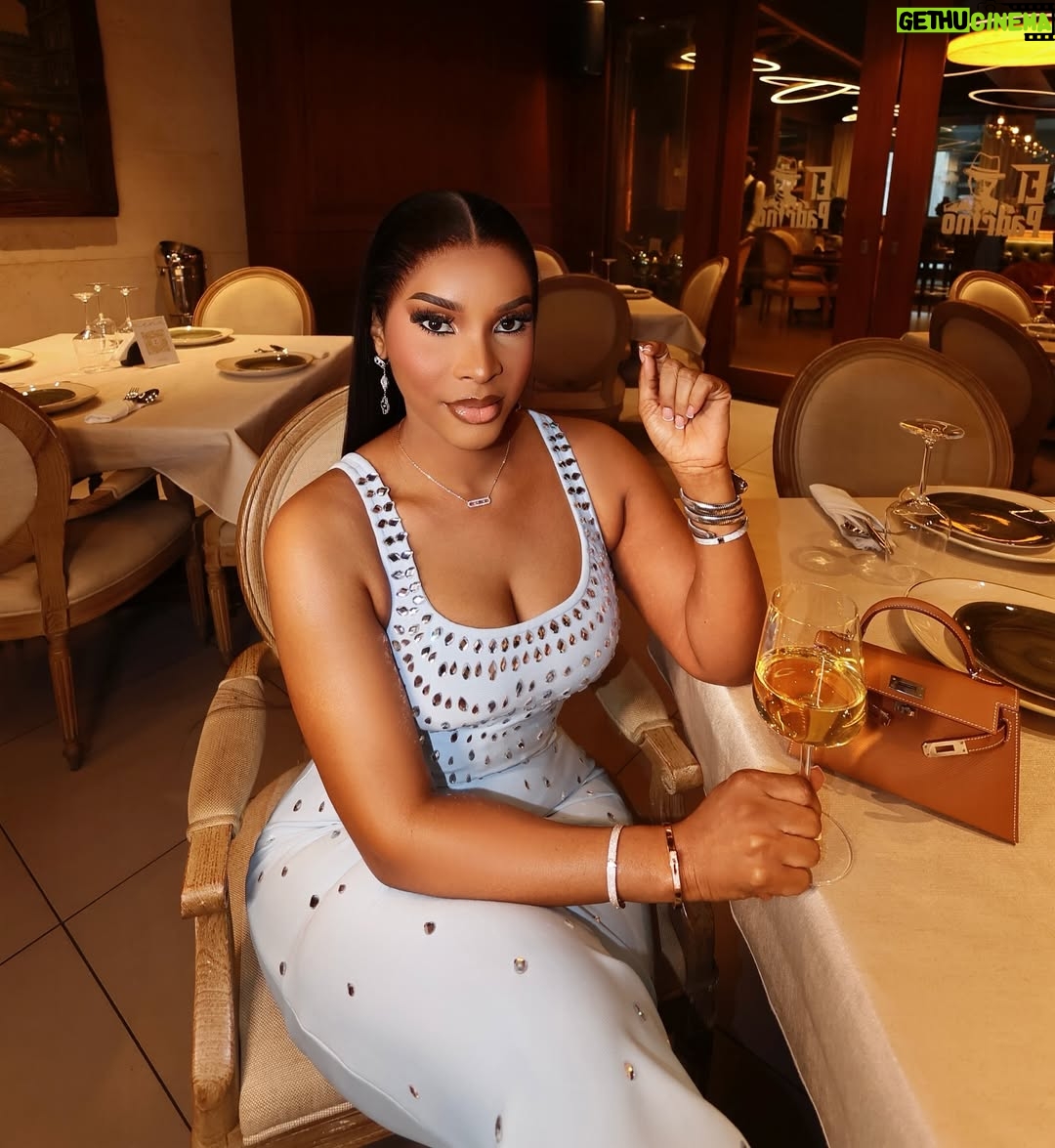 Benedicta Gafah - 39.8K Likes - Soft,magnetic,joyful,peaceful and feminine ~~~ Queen B
.
.
An afternoon well spent @elpadrino.gh 
.

📸 @jessofaccra_