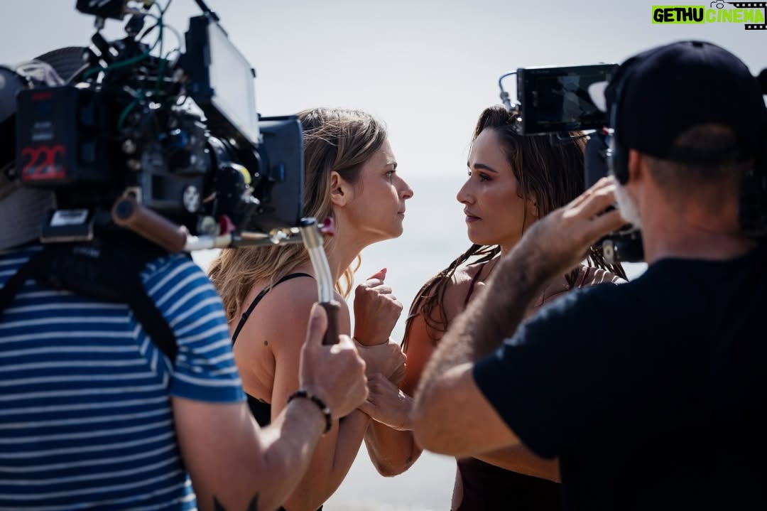 Benedita Pereira - 5.2K Likes - Hoje o bicho vai pegar. Duas Pereiras assanhadas. É não perder. 
@hyndia 
@tvioficial
@tvinovelas