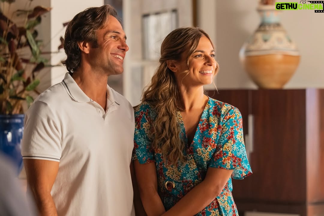 Benedita Pereira - 6.5K Likes - Entre muitas gargalhadas, algumas lágrimas, abraços e muito muito trabalho, ‘Terra Forte’ faz-se essencialmente com muito amor e muita vontade de fazer bem. Estou excepcionalmente bem rodeada por um elenco e equipa fantásticas que me fazem ir trabalhar de sorriso rasgado todos os dias. Sinto-me uma sortuda por voltar “às novelas” com estes seres humanos extraordinários para contar esta história tão bonita! 

Aqui fica uma pequena amostra dos últimos meses, sendo que a última é como eu vou ficar se vocês não virem amanhã o primeiro episódio!! 

Estreamos amanhã na @tvioficial e na @primevideopt !!