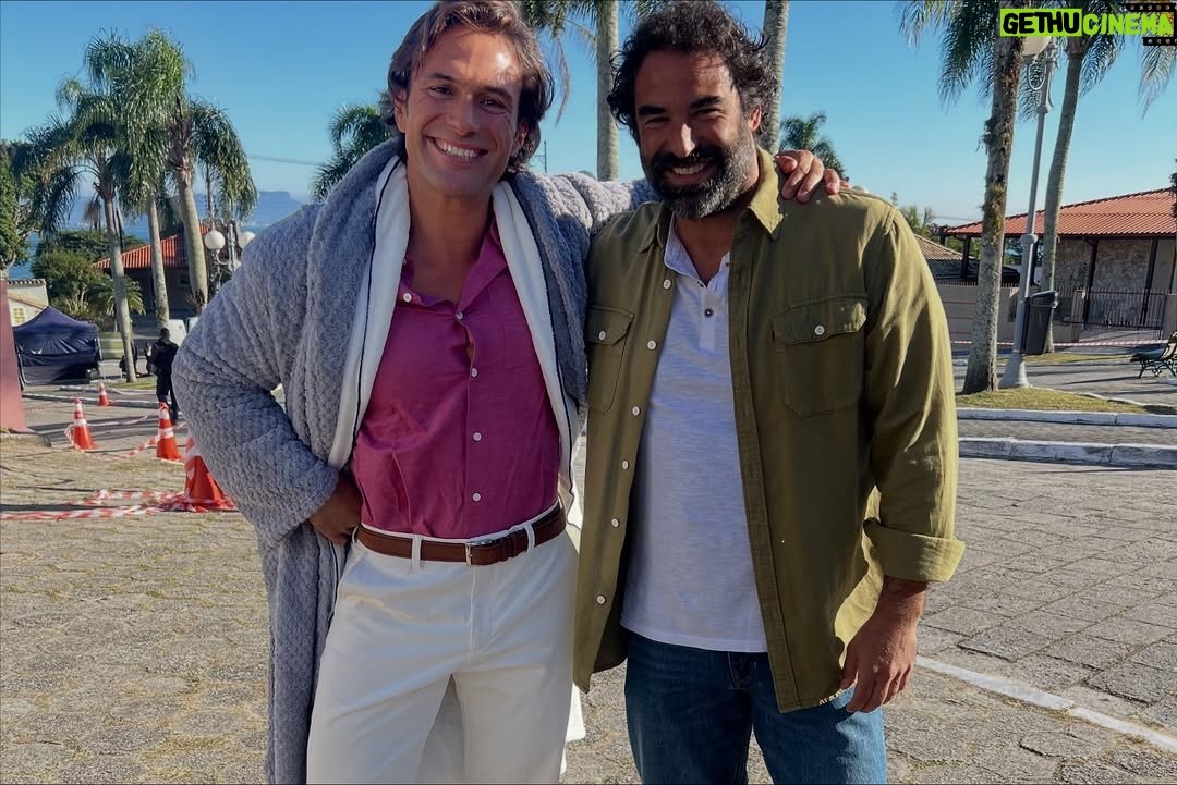 Benedita Pereira - 6.5K Likes - Entre muitas gargalhadas, algumas lágrimas, abraços e muito muito trabalho, ‘Terra Forte’ faz-se essencialmente com muito amor e muita vontade de fazer bem. Estou excepcionalmente bem rodeada por um elenco e equipa fantásticas que me fazem ir trabalhar de sorriso rasgado todos os dias. Sinto-me uma sortuda por voltar “às novelas” com estes seres humanos extraordinários para contar esta história tão bonita! 

Aqui fica uma pequena amostra dos últimos meses, sendo que a última é como eu vou ficar se vocês não virem amanhã o primeiro episódio!! 

Estreamos amanhã na @tvioficial e na @primevideopt !!