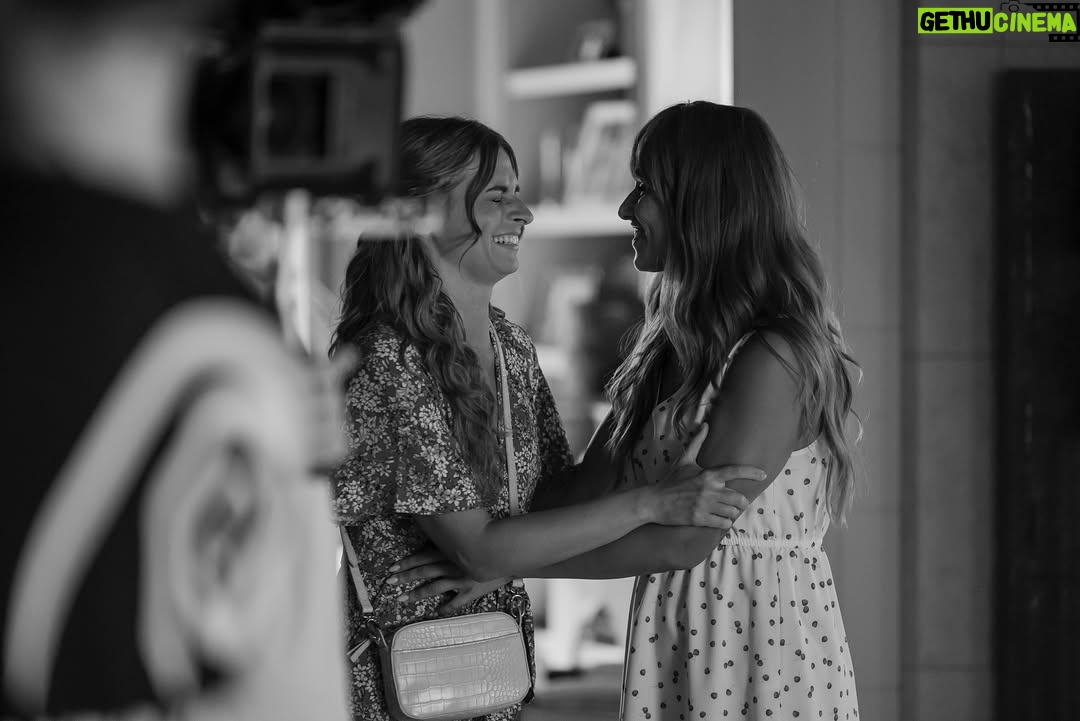 Benedita Pereira - 6.5K Likes - Entre muitas gargalhadas, algumas lágrimas, abraços e muito muito trabalho, ‘Terra Forte’ faz-se essencialmente com muito amor e muita vontade de fazer bem. Estou excepcionalmente bem rodeada por um elenco e equipa fantásticas que me fazem ir trabalhar de sorriso rasgado todos os dias. Sinto-me uma sortuda por voltar “às novelas” com estes seres humanos extraordinários para contar esta história tão bonita! 

Aqui fica uma pequena amostra dos últimos meses, sendo que a última é como eu vou ficar se vocês não virem amanhã o primeiro episódio!! 

Estreamos amanhã na @tvioficial e na @primevideopt !!