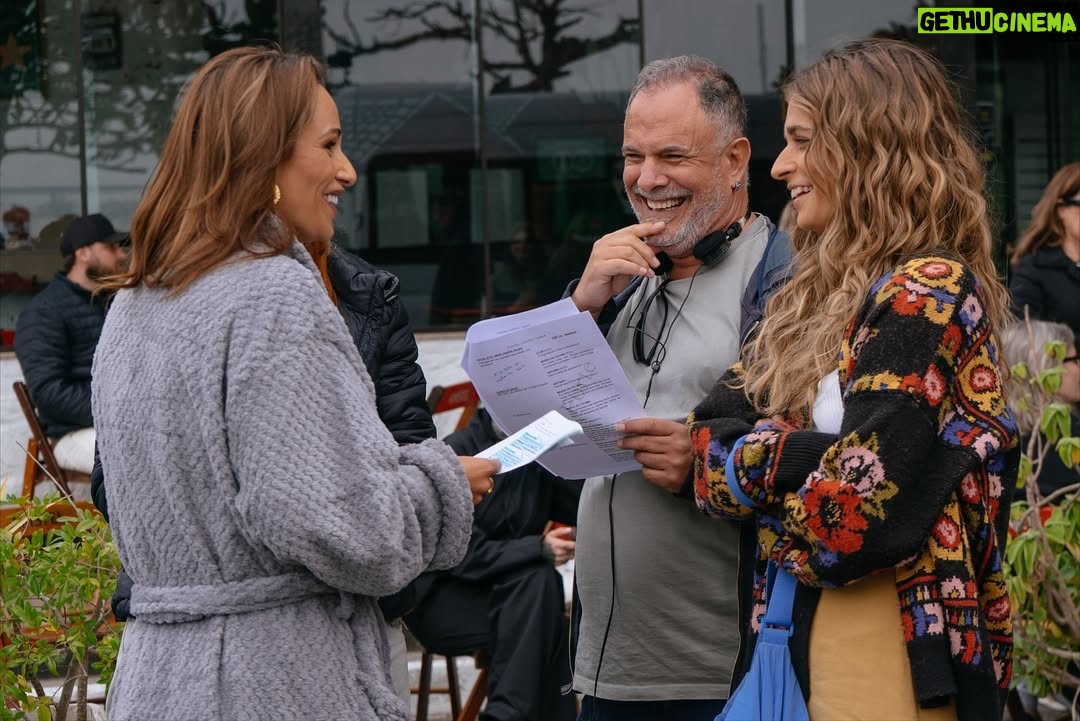 Benedita Pereira - 6.5K Likes - Entre muitas gargalhadas, algumas lágrimas, abraços e muito muito trabalho, ‘Terra Forte’ faz-se essencialmente com muito amor e muita vontade de fazer bem. Estou excepcionalmente bem rodeada por um elenco e equipa fantásticas que me fazem ir trabalhar de sorriso rasgado todos os dias. Sinto-me uma sortuda por voltar “às novelas” com estes seres humanos extraordinários para contar esta história tão bonita! 

Aqui fica uma pequena amostra dos últimos meses, sendo que a última é como eu vou ficar se vocês não virem amanhã o primeiro episódio!! 

Estreamos amanhã na @tvioficial e na @primevideopt !!