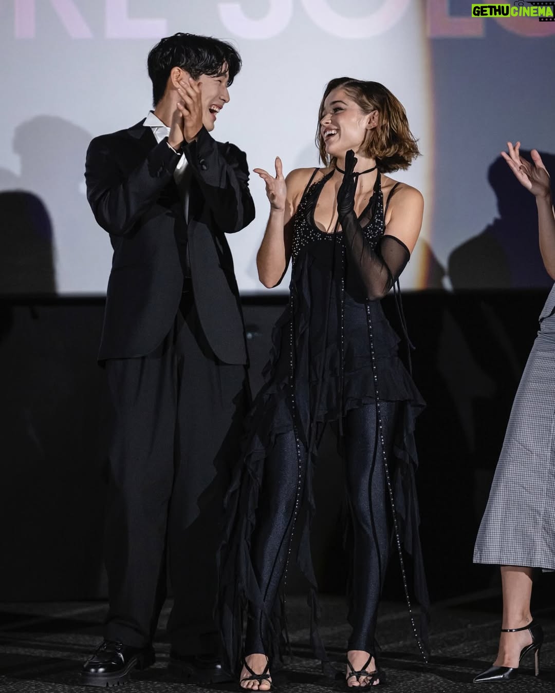 Berta Castañé - 25.9K Likes - #SIGUEMIVOZ ya está en cines 💜✨
El preestreno fue pura emoción y gratitud. Gracias de corazón por hacerlo tan especial.
Ahora es vuestra: disfrutadla, sentidla y compartid este viaje con todos.
GRACIAS VIDA X ESTE REGALO💜

• • •

Styled by @egismael 🤍
Dress y top @alineo_studio
Jumpsuit @sauvagemamma
Showrooms @aflamegroup / @lecua_press 

MUAH @mr.davidlopez 🌟
