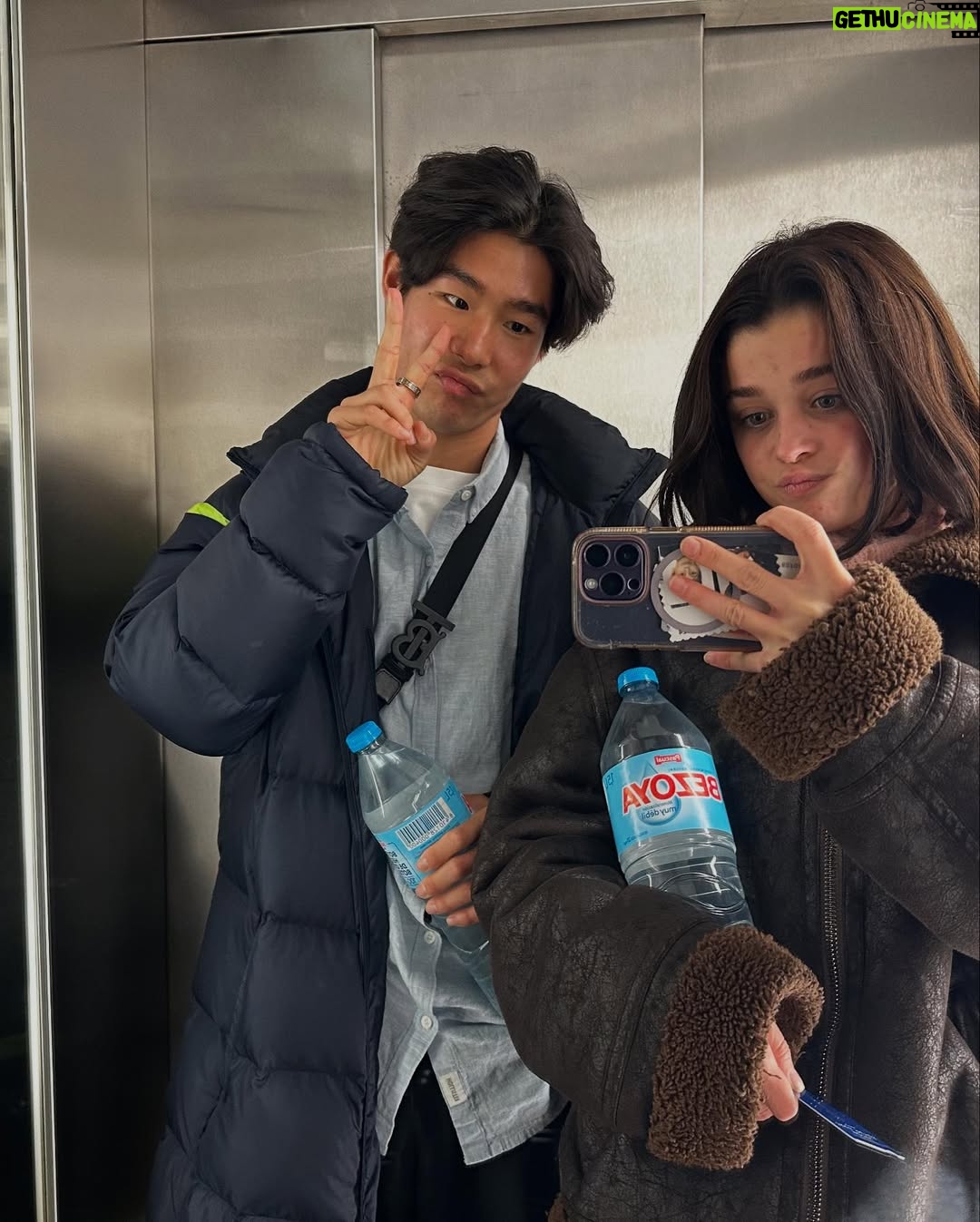 Berta Castañé - 25.9K Likes - #SIGUEMIVOZ ya está en cines 💜✨
El preestreno fue pura emoción y gratitud. Gracias de corazón por hacerlo tan especial.
Ahora es vuestra: disfrutadla, sentidla y compartid este viaje con todos.
GRACIAS VIDA X ESTE REGALO💜

• • •

Styled by @egismael 🤍
Dress y top @alineo_studio
Jumpsuit @sauvagemamma
Showrooms @aflamegroup / @lecua_press 

MUAH @mr.davidlopez 🌟