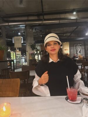 Beste Kökdemir Instagram - Çiçeklerden hayat yapmışlar 🌺