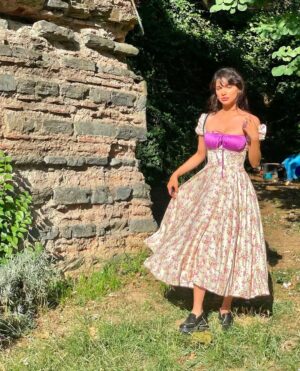 Beste Kökdemir Instagram - Öyle gelip geçiyor işte sonuçta herkesin damarları dünyayı 7 kere turlayabilir.