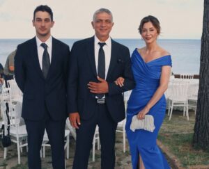 Beste Kökdemir Instagram - İyi ki doğdun kraliçe 👑
~anne/anneanne~