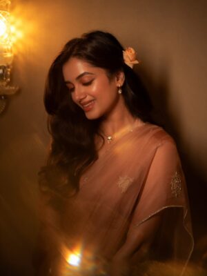 Bhagyashri Borse Instagram - Aarambikkalama?✨

Excited to begin this journey with Kaantha as my Tamil debut!