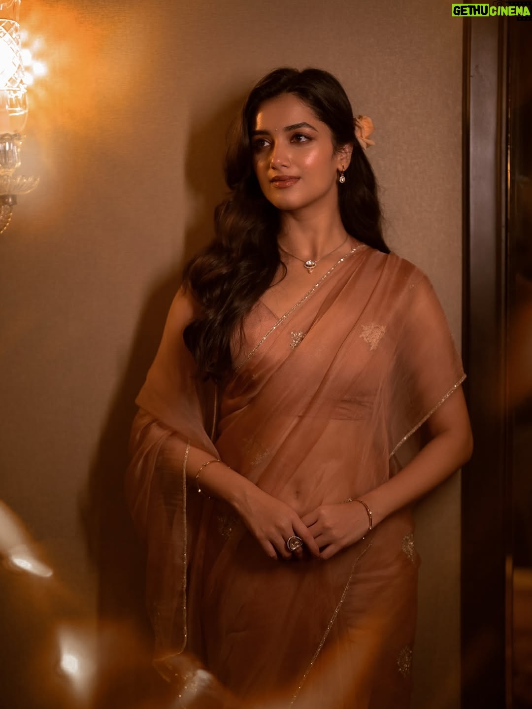 Bhagyashri Borse - 650.4K Likes - Aarambikkalama?✨

Excited to begin this journey with Kaantha as my Tamil debut!