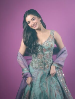 Bhagyashri Borse Instagram - Ishq.. my fav kind of magic 💜