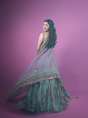 Bhagyashri Borse Instagram - Ishq.. my fav kind of magic 💜