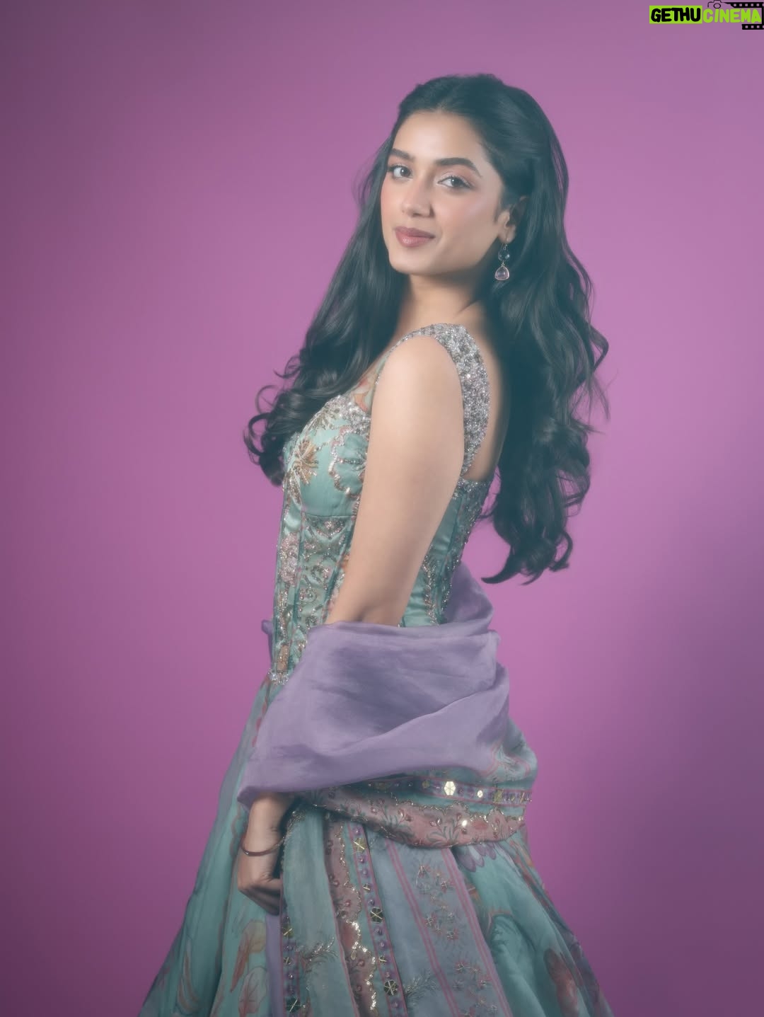 Bhagyashri Borse - 577.8K Likes - Ishq.. my fav kind of magic 💜