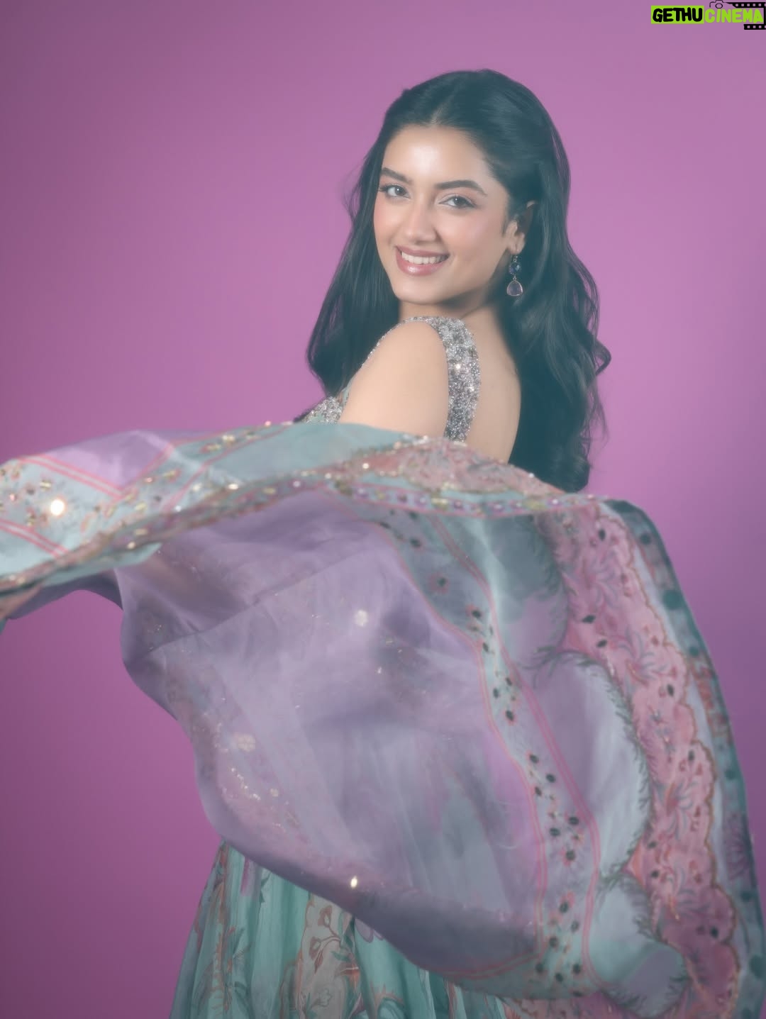 Bhagyashri Borse - 577.8K Likes - Ishq.. my fav kind of magic 💜