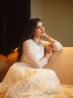 Bhagyashri Borse Instagram - A dream 🤍