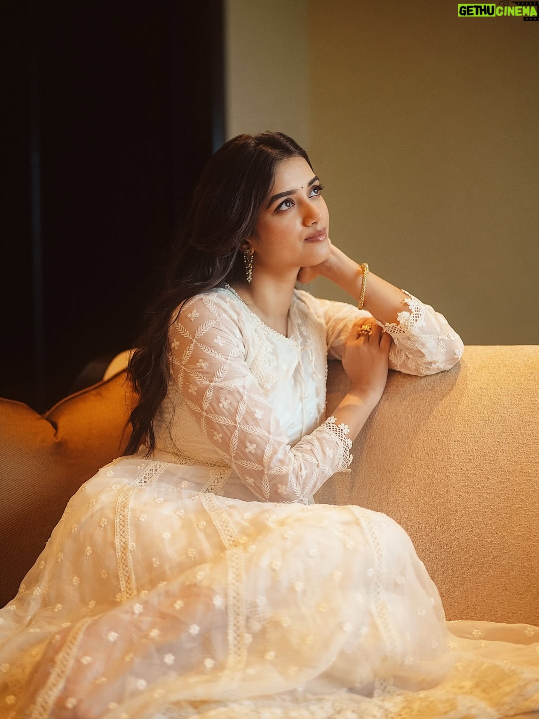 Bhagyashri Borse - 471.4K Likes - A dream 🤍