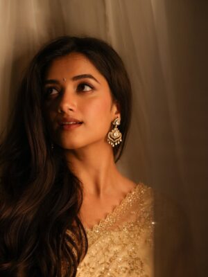 Bhagyashri Borse Instagram - Embrace Your Grace ✨