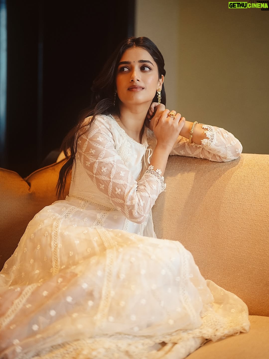 Bhagyashri Borse - 471.4K Likes - A dream 🤍