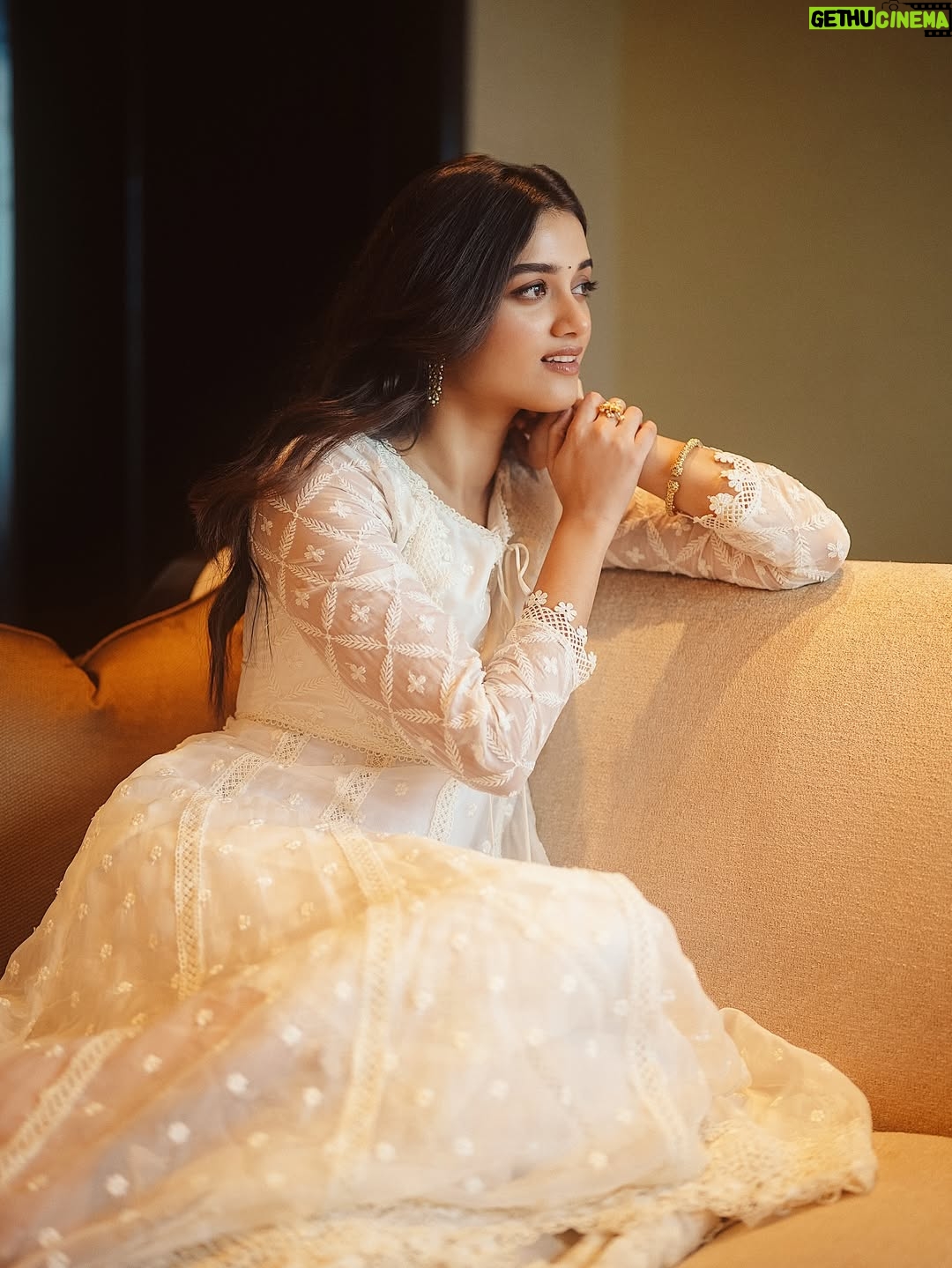 Bhagyashri Borse - 471.4K Likes - A dream 🤍