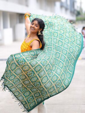 Bhoomi Shetty Instagram - The best project I’ve ever worked on is me…✨🌺
.
🧿🪬🍋🌶️
.
Every high, every low, every turn — I owe it all to the universe guiding me….🦋
.