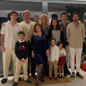 Bibá Pitta Instagram - Sempre juntos! Sempre família! Sempre nós!🥰
A casa onde nunca há falta de amor e união,a nossa!!❤️

#familiaunida #amorsemfim #familyfirst❤️ 

Que a paz,saúde e união esteja sempre convosco e que o amor nunca largue os nossos corações 
Beijinhos , Feliz Natal 🎄🎅