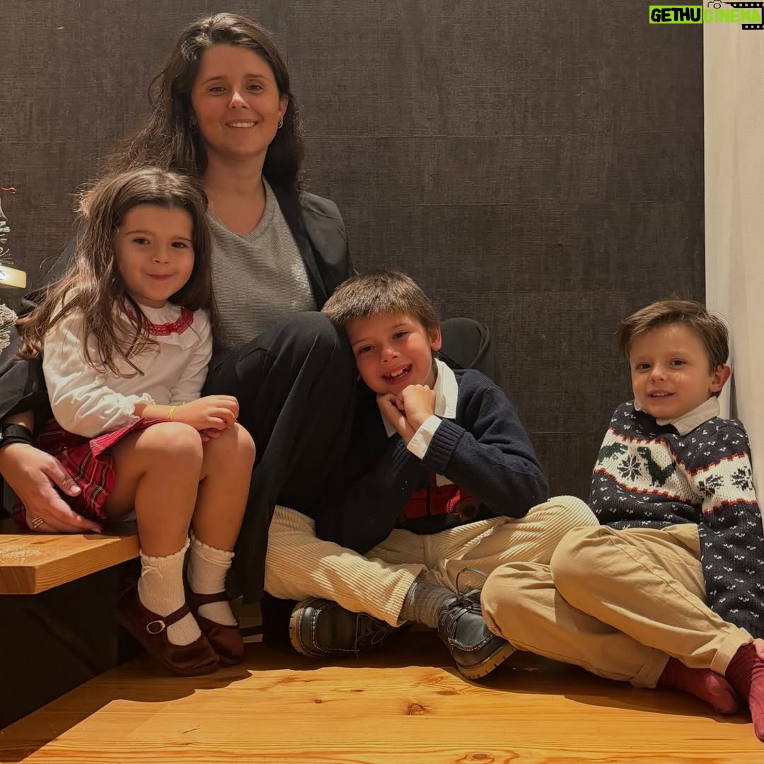 Bibá Pitta - 6.7K Likes - Sempre juntos! Sempre família! Sempre nós!🥰
A casa onde nunca há falta de amor e união,a nossa!!❤️

#familiaunida #amorsemfim #familyfirst❤️ 

Que a paz,saúde e união esteja sempre convosco e que o amor nunca largue os nossos corações 
Beijinhos , Feliz Natal 🎄🎅