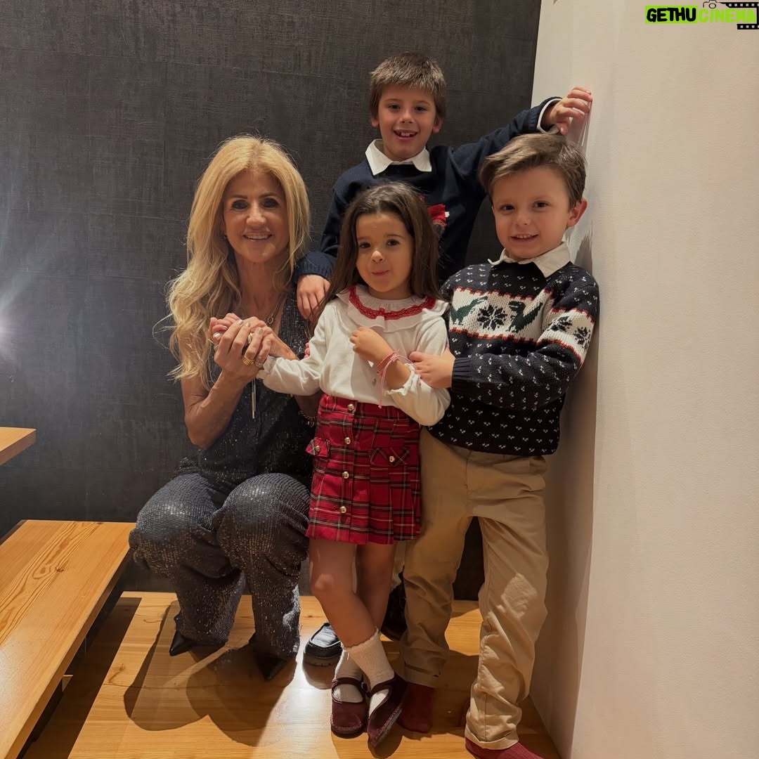Bibá Pitta - 6.7K Likes - Sempre juntos! Sempre família! Sempre nós!🥰
A casa onde nunca há falta de amor e união,a nossa!!❤️

#familiaunida #amorsemfim #familyfirst❤️ 

Que a paz,saúde e união esteja sempre convosco e que o amor nunca largue os nossos corações 
Beijinhos , Feliz Natal 🎄🎅