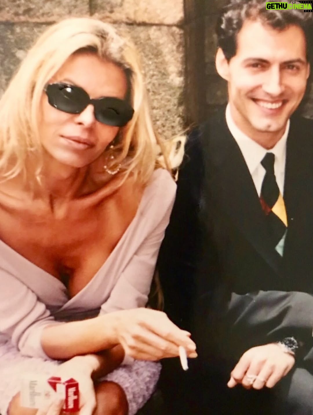 Bibiana Fernández - 9.1K Likes - Cantaba ese genio #manuelmolina m lo encontré en el camino y nos hicimos hermanos, y así hemos atravesado cuatro décadas, hoy cumple años, yo te regalo lo que sea espero que la vida te regale una serie otro musical, , te quedan pocos, y bendiciones para ti y tu familia que es mía, felicidades Ines, es mellizo, elegí el compromiso, porque eso es la vida ,te adoro feliz cumpleaños 🎁❤️ por muchos más y que yo lo vea🌹❤️‍🔥
Posdata ayer no te puse con Joe lo dejé para hoy dos sagitarios que me enloquecen