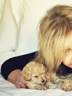 Bibiana Fernández Instagram - Es el 11, pero es tan difícil resumir 11 años de amor, felicidades mi vida ,más que a las mañanas que a a los ríos que a los hijos que no tuve….. te adoro 🎂👑💋